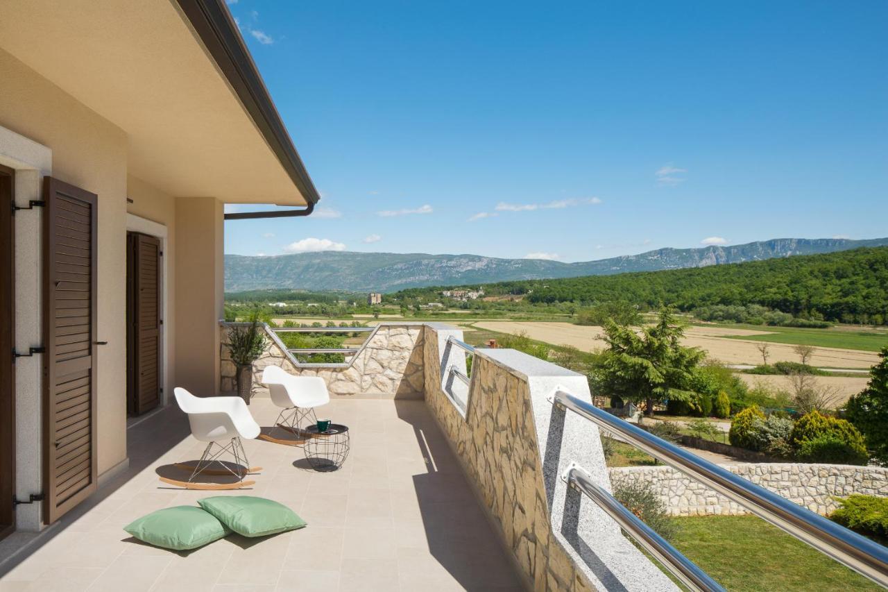 Villa Vesna With Sauna, Hot Tub Potpićan Exterior foto
